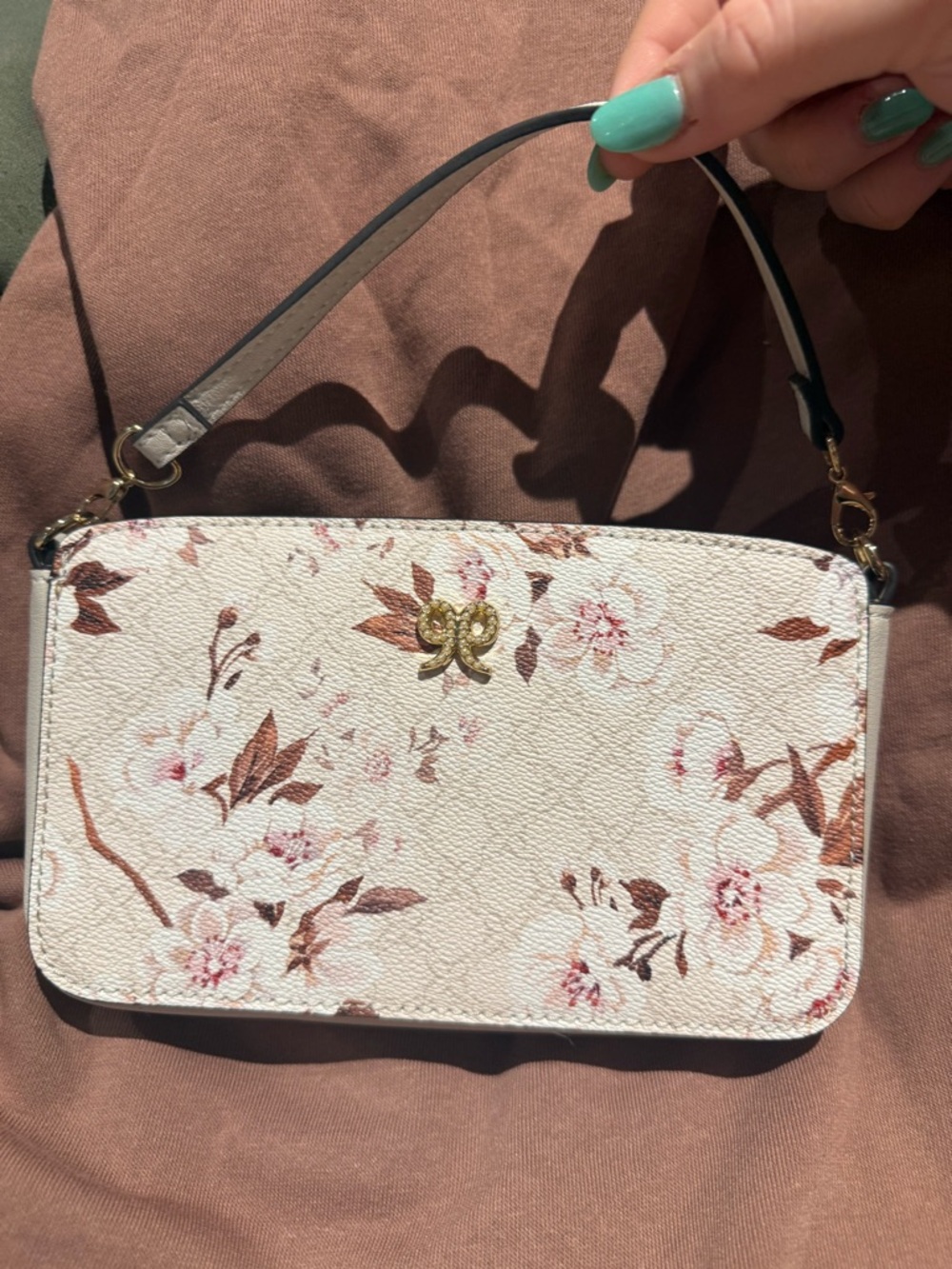 NWOT Floral Print Wristlet handbag in Cream and Pink